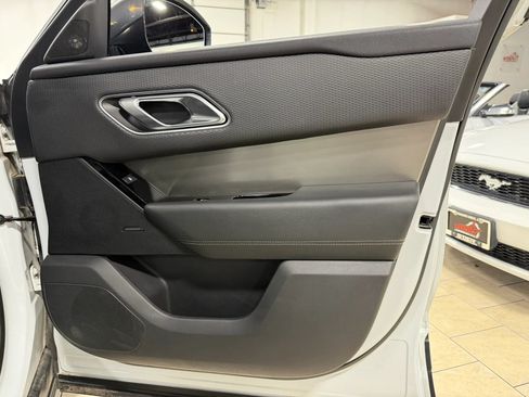 Used 2018 Land Rover Range Rover Velar S AWD/4WD image 32
