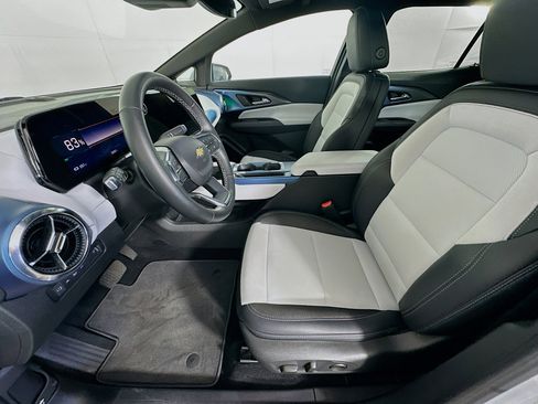 Used 2025 Chevrolet Equinox EV LT image 13