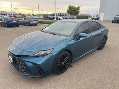 Used 2025 Toyota Camry SE w/ Multimedia Upgrade Package