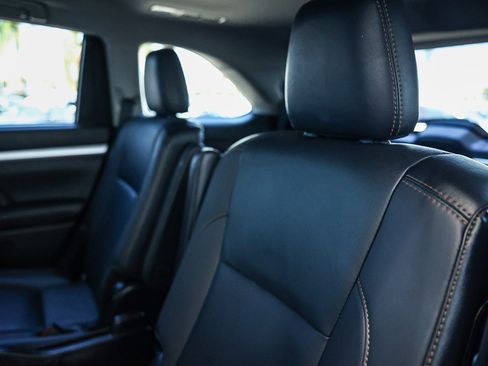 Used 2019 Toyota Highlander XLE image 27