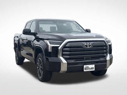 Used 2025 Toyota Tundra Limited AWD/4WD image 9