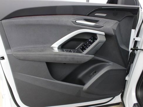 New 2025 Audi SQ5 Prestige image 17