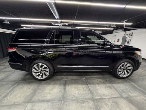 Used 2023 Lincoln Navigator Reserve image 8