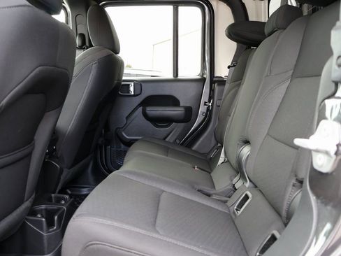 Used 2022 Jeep Gladiator Sport image 17