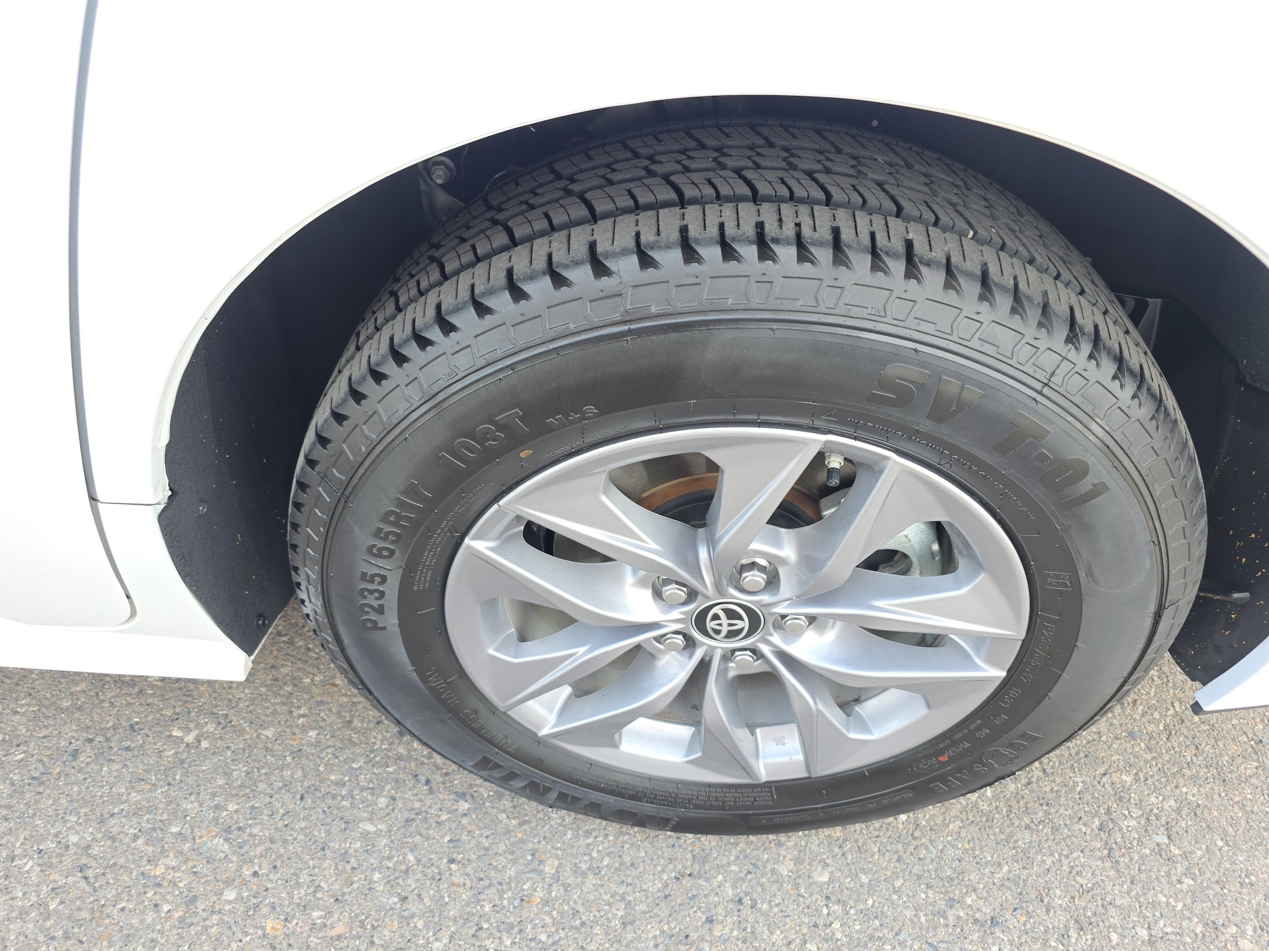 Used 2025 Toyota Sienna LE AWD/4WD image 9