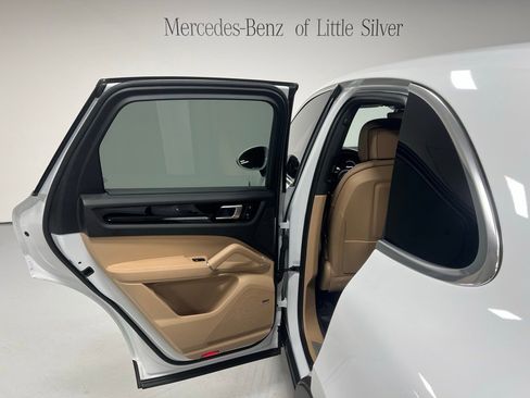 Used 2023 Porsche Cayenne image 23