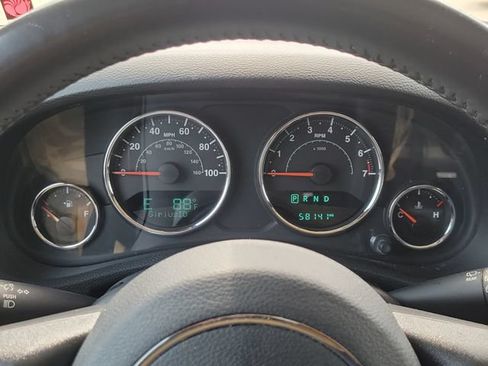Used 2018 Jeep Wrangler Unlimited Sahara w/ Connectivity Group AWD/4WD image 18