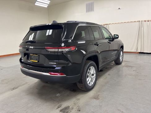 New 2025 Jeep Grand Cherokee Laredo X w/ Luxury Tech Group I image 8