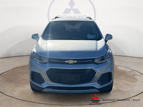 Used 2022 Chevrolet Trax LT w/ Driver Confidence Package image 8