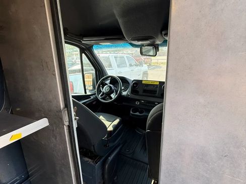Used 2019 Mercedes-Benz Sprinter 170 image 24