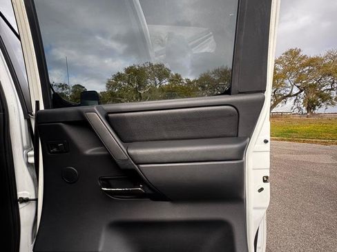 Used 2011 Nissan Titan SL w/ SL Technology Pkg image 15
