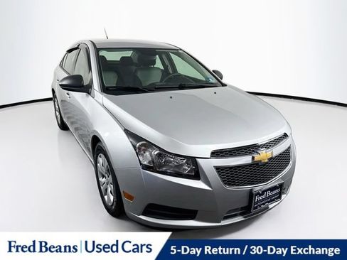 Used 2014 Chevrolet Cruze LS FWD image 1