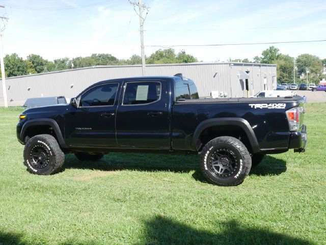 Used 2020 Toyota Tacoma TRD Off-Road w/ TRD Premium Off Road Package AWD/4WD image 11