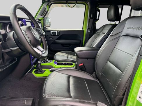 Used 2018 Jeep Wrangler Unlimited Sahara AWD/4WD image 14