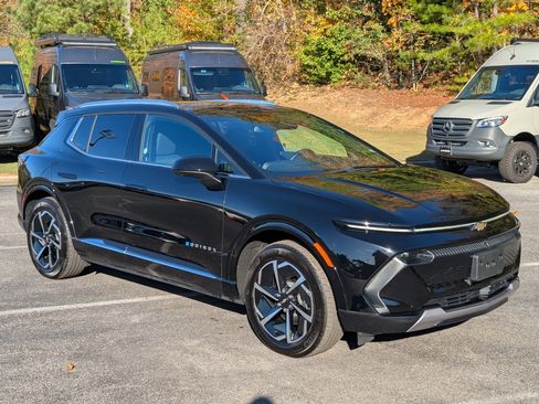 Used 2025 Chevrolet Equinox EV LT w/ Convenience Package image 11