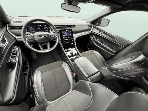 Used 2024 Jeep Grand Cherokee L Laredo image 10