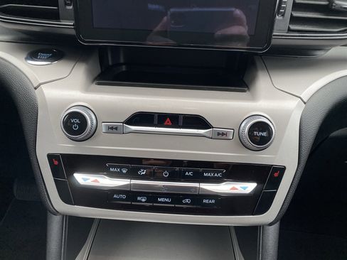 Used 2023 Ford Explorer XLT image 20