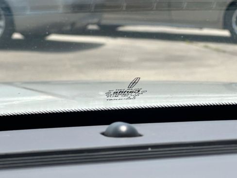 Used 2006 Lincoln Town Car Signature RWD image 53