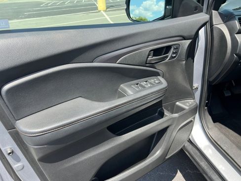 Used 2022 Honda Pilot TrailSport image 36