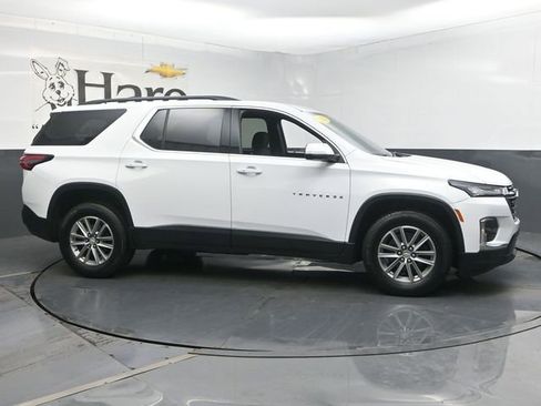 Used 2023 Chevrolet Traverse LT FWD image 1