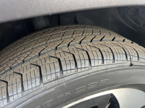 Used 2025 Mercedes-Benz GLB 250 image 12