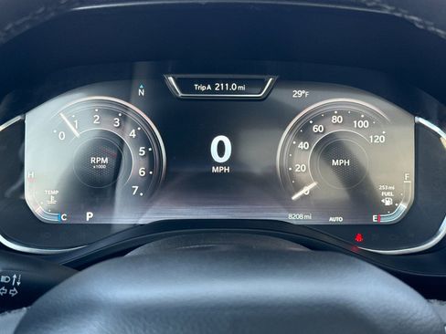 Used 2025 RAM 1500 Laramie w/ Night Edition image 30