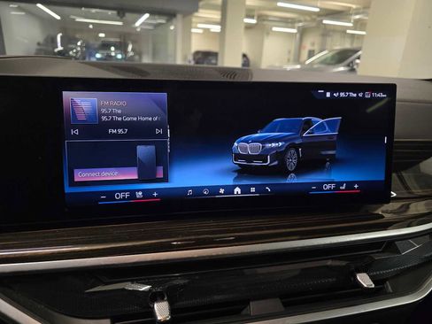Used 2025 BMW X5 xDrive50e image 28