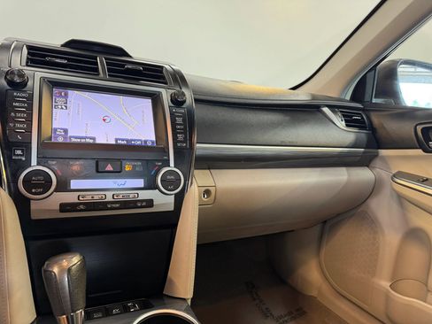 Used 2013 Toyota Camry XLE w/ Leather Pkg FWD image 18