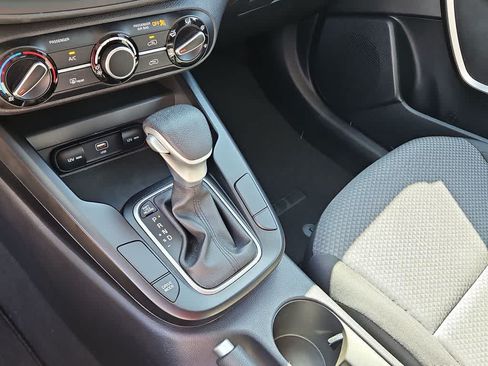 Used 2025 Kia Soul LX w/ LX Technology Package FWD image 20