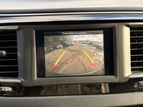 Used 2020 Chrysler Pacifica Touring-L image 33