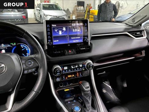 Used 2022 Toyota RAV4 Limited image 7