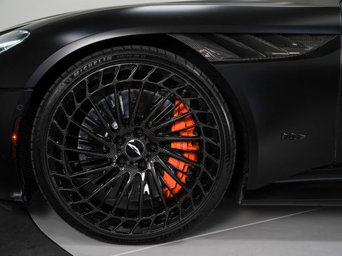 Used 2022 Aston Martin DBS Superleggera Volante RWD image 17