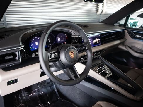 New 2026 Porsche Macan Electric RWD image 4