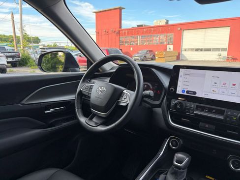 Used 2025 Toyota Grand Highlander FWD image 36
