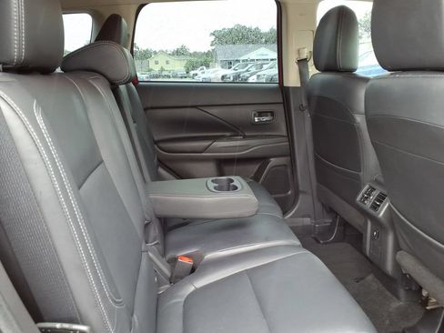 Used 2019 Mitsubishi Outlander SEL AWD/4WD image 16