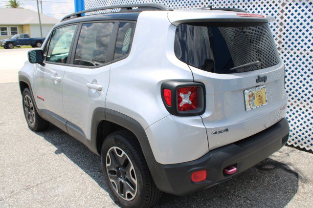 Used 2016 Jeep Renegade Trailhawk w/ Premium Trailhawk Package AWD/4WD image 33