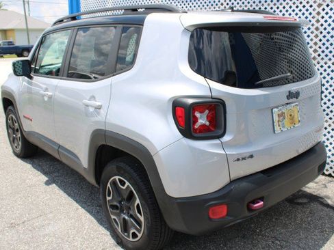 Used 2016 Jeep Renegade Trailhawk w/ Premium Trailhawk Package AWD/4WD image 33