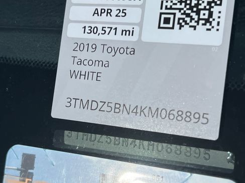 Used 2019 Toyota Tacoma TRD Off-Road w/ TRD Premium Off Road Package AWD/4WD image 22