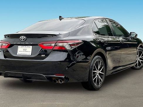 Used 2022 Toyota Camry SE FWD image 5