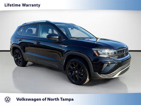 Used 2023 Volkswagen Taos SE w/ Panoramic Sunroof Package image 1