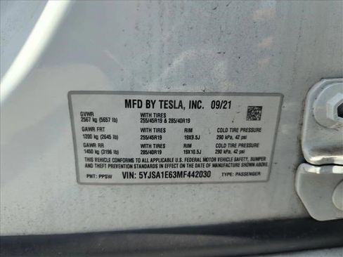 Used 2021 Tesla Model S Plaid image 17