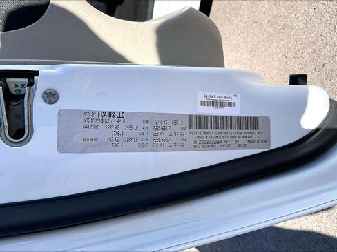 Used 2018 Dodge Grand Caravan SE w/ UConnect Hands-Free Group image 31