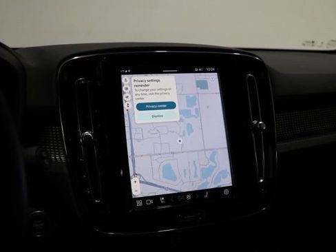 Used 2025 Volvo XC40 B5 Plus image 24