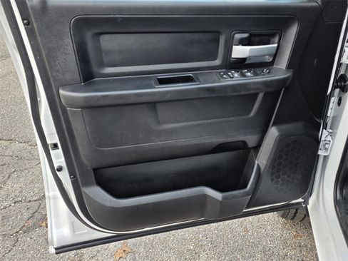 Used 2019 RAM 2500 Tradesman w/ Chrome Appearance Group image 28