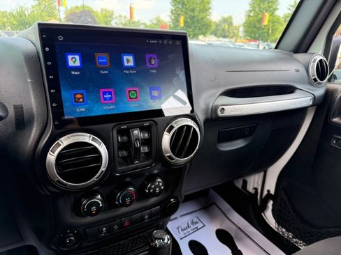 Used 2018 Jeep Wrangler Unlimited Sahara AWD/4WD image 11