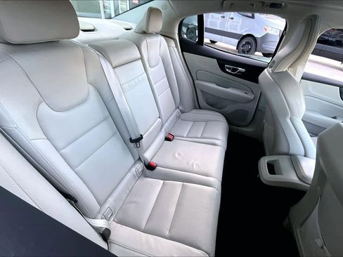 Used 2020 Volvo S60 T5 Momentum image 18