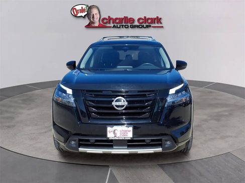 Used 2024 Nissan Pathfinder SL w/ SL Premium Package image 8