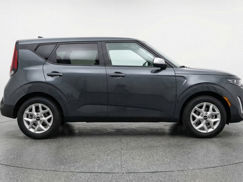 Used 2025 Kia Soul LX w/ LX Technology Package image 9