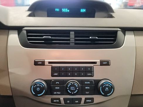Used 2010 Ford Focus SE FWD image 4