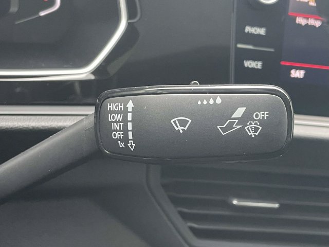 Used 2019 Volkswagen Jetta SEL Premium FWD image 24